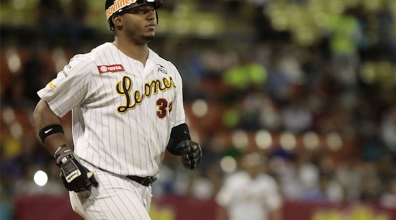 Jeffrey Báez despidió a Alex González con jonrón