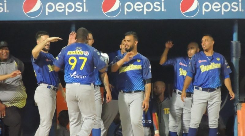 Magallanes disfruta su victoria 31 de la temporada