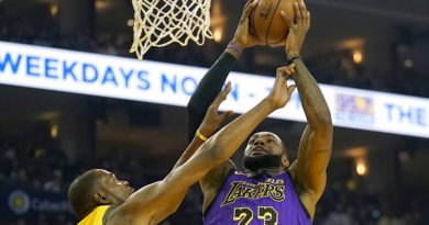 Un LeBron lesionado solo disputó 21 minutos de juego