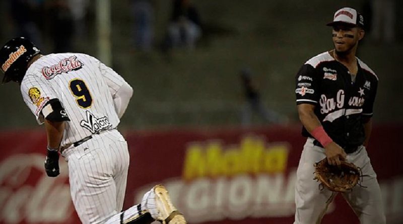 Leones caen con Tiburones de La Guaira