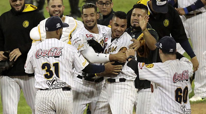 Harold Castro dio la primera victoria de postemporada a Leones