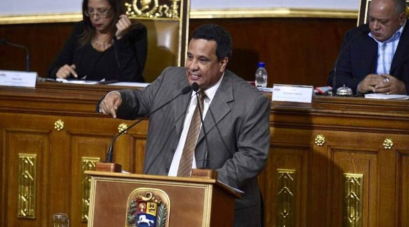 Gerardo Márquez pidió modificar artìculo 10 de la CRBV