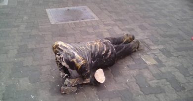 Estatua Armando Reverón
