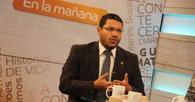 Internacionalista: gobierno de EE. UU. viola Convención de Viena al desconocer gobierno venezolano