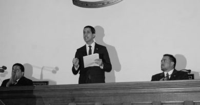 Juán Guaidó en la directiva de la Asamblea Nacional en desacato
