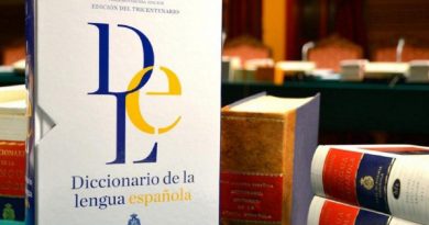 Más allá del medio: RAE cambia definición del periodismo y el periodista