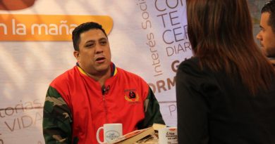 Pueblo de Caracas se moviliza al TSJ en apoyo al presidente Maduro