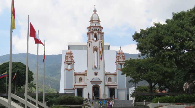 Presidente de Osetia del Sur homenajea al Padre de la Patria en Panteón Nacional