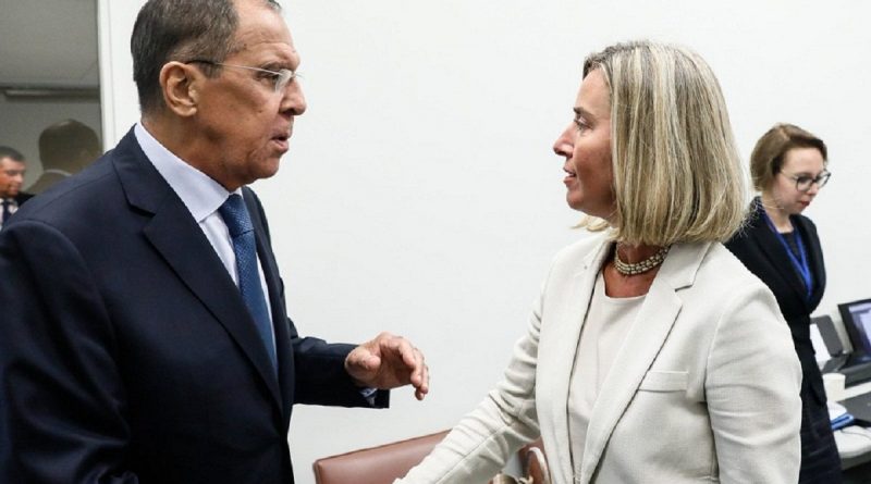 Canciller ruso Serguéi Lavrov y la representante de la UE, Federica Mogherini