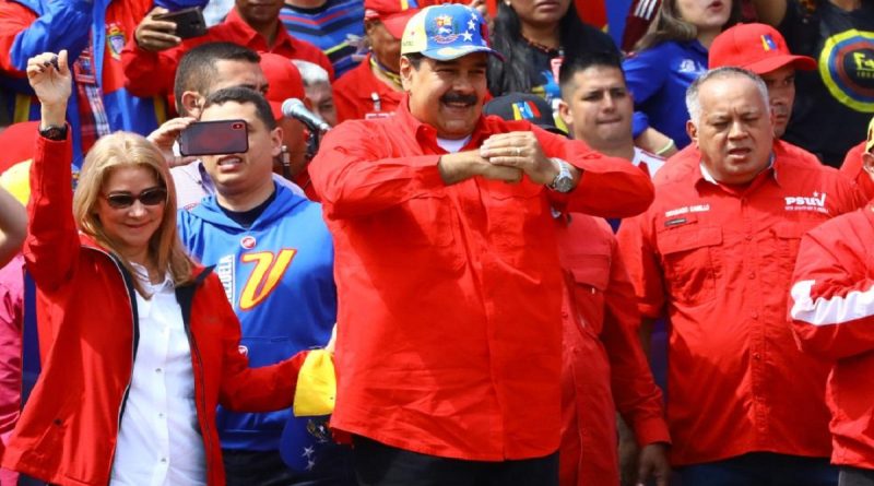 Maduro con el pueblo revolucionario en la avenida Bolívar de Caracas