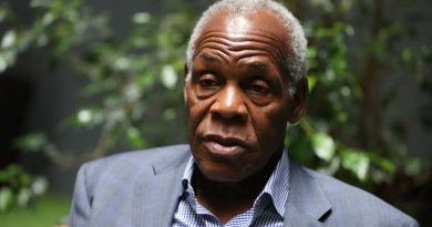 El actor y activista estadounidense, Danny Glover, rechazó los ataques y las sanciones impuestas desde el Gobierno de Estados Unidos contra Venezuela.