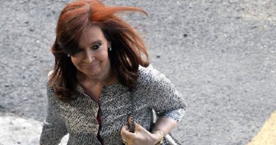 Cristina Fernández acusa al gobierno de Macri de acoso judicial
