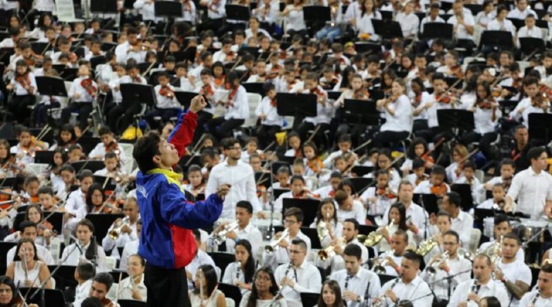 Jefe de Estado celebra 44º aniversario de El Sistema
