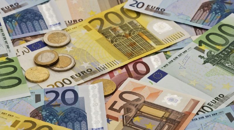 Autorizan a la banca vender hasta € 1.000 diarios al público