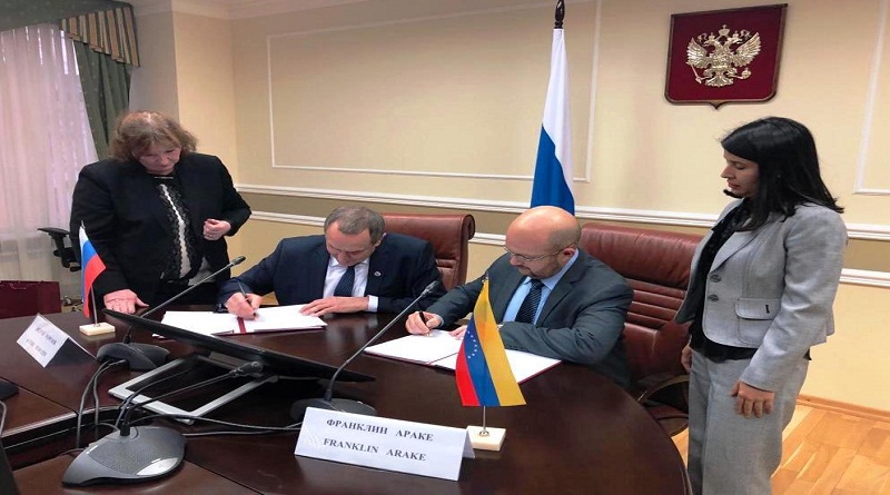 El viceministro para Inversión y Exploración Ecomineras de Venezuela, Franklin Ramírez; y el vicejefe de la Agencia Federal de Recursos Minerales de Rusia (Rosnedra), Andrei Fiódorovich Morozov (Foto MDME)