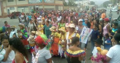 Alegría y entusiasmo caracterizaron desfile de Carnaval Comunitario en Villa de Cura