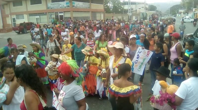 Alegría y entusiasmo caracterizaron desfile de Carnaval Comunitario en Villa de Cura