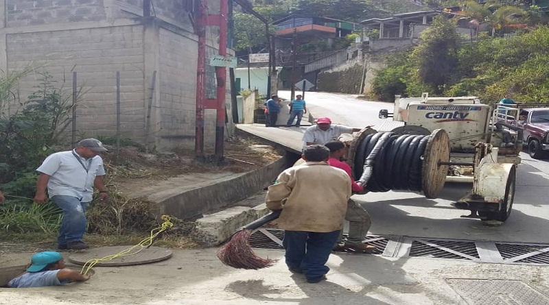 Equipo técnico de la Empresa realizó el tendido y empalme de 80 metros de cable que habían sido vandalizados en esta comunidad del estado Miranda. (Foto Cantv)