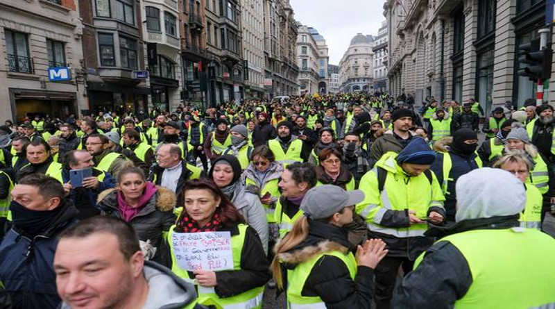 Arrestan a 31 personas en protesta multitudinaria de Chalecos Amarillos