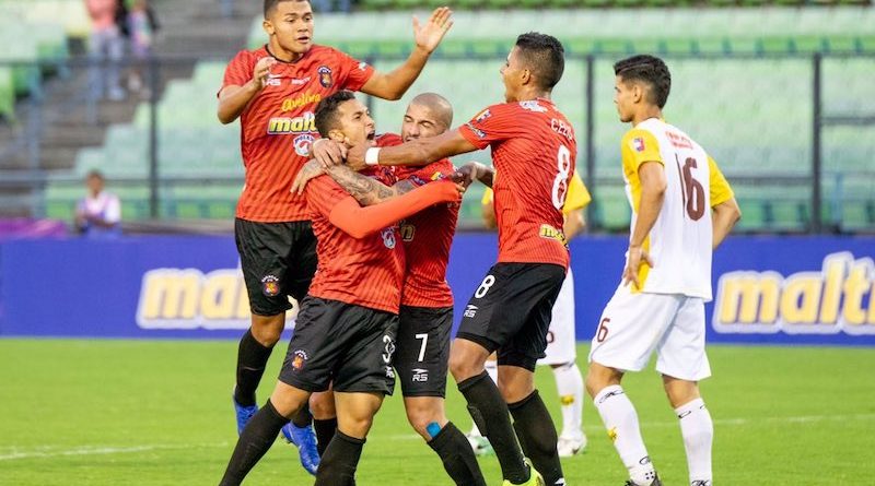 Caracas FC mantiene invicto en el Olímpico y se acerca a la punta