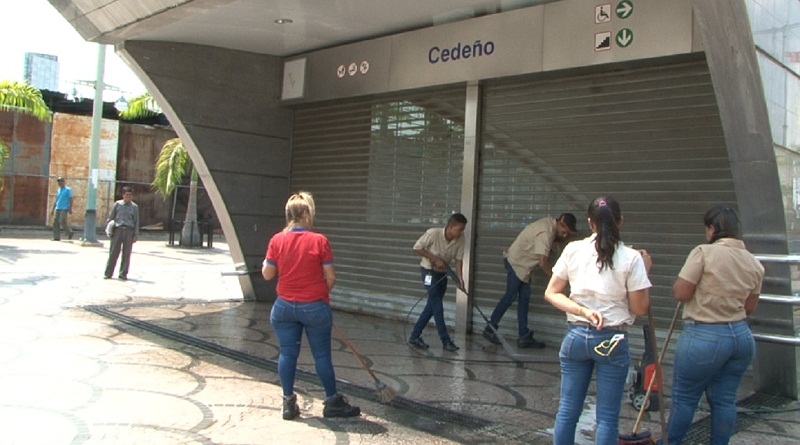 Limpieza profunda en la estación Cedeño del Metro de Valencia (Foto MDV)