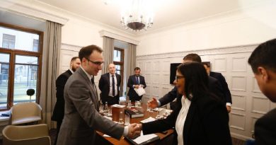 Venezuela y Rusia acuerdan compra y producción de medicamentos en el país