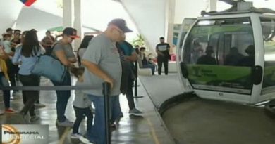 Caraqueños y visitantes acuden al Sistema Teleférico de Caracas (Fotograma VTV)