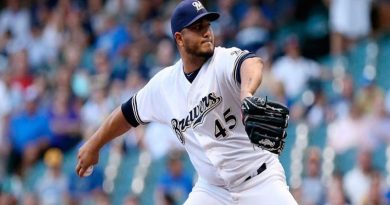 Jhoulys Chacín pegó cuadrangular en día inaugural en Grandes Ligas y se llevó la victoria ante San Luis