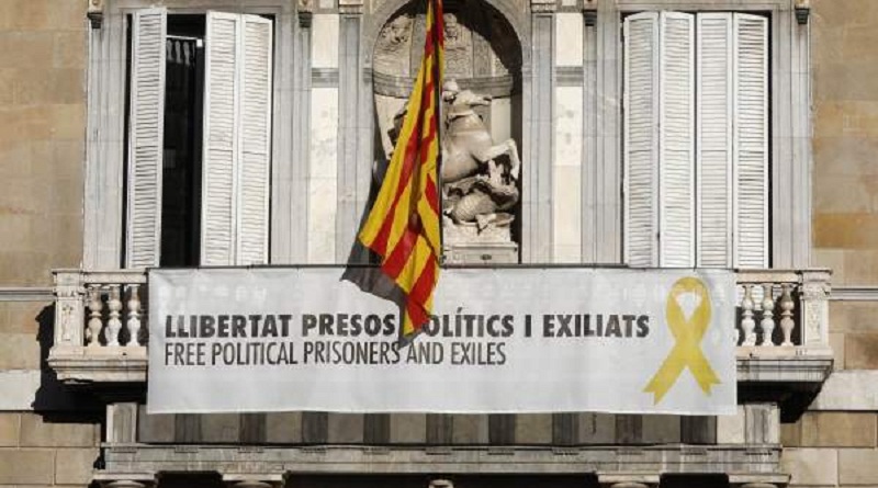 Gobierno de Cataluña ha sido denunciado por no retirar carteles que pedían libertad para presos políticos (foto agencias)