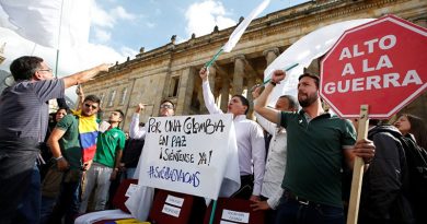 Colombianos se movilizan este lunes en defensa del Acuerdo de Paz