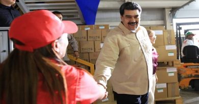 Presidente Maduro insta al NYT a desmentir campaña "sucia y asquerosa" contra médicos cubano