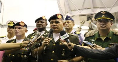 Ministro del Poder Popular para la Defensa, Vladimir Padrino López, denunció que Venezuela está siendo asediada desde países vecinos mediante la exploración radioelectrónica de aviones de las fuerza aéreas de EEUU. (Foto Prensa FANB)