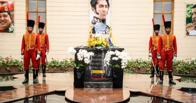 Rinden homenaje al comandante Hugo Chávez en el Cuartel de la Montaña