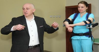 Exoesqueleto desarrollado en Rusia busca que endocirujanos no se agoten durante operaciones