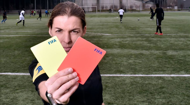 Stéphanie Frappart se convertirá en la primera mujer en arbitrar un juego de la Liga francesa