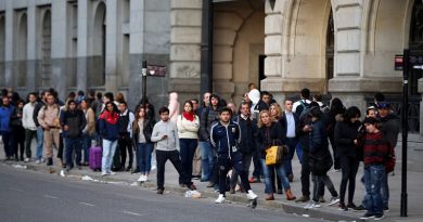 Miles de personas en toda Argentina dejan de trabajar para exigirle al Gobierno mejores condiciones de vida (Agustin Marcarian / Reuters)