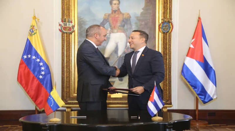 Venezuela y Cuba firman acuerdos migratorios