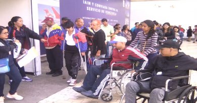 Parten a Cuba 54 pacientes venezolanos para atención médica gratuita
