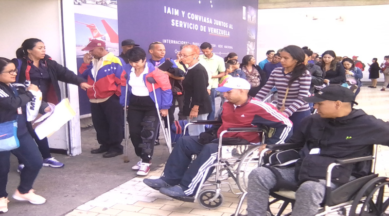 Parten a Cuba 54 pacientes venezolanos para atención médica gratuita