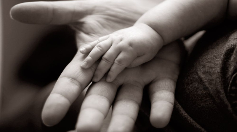 La crianza con respeto fortalece el vínculo emocional entre bebes y sus padres