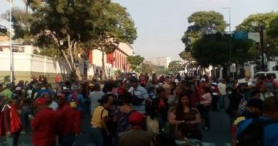 Pueblo venezolano en Mirafloires contra el nuevo intento de golpe de Estado de la derecha (Foto TeleSUR)