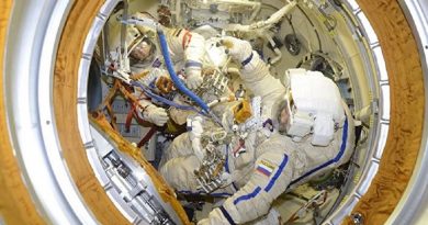 Seis horas duró una caminata espacial realizada por cosmonautas rusos