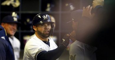 Manny Piña conectó su primer jonrón de la zafra en vitoria de Milwaukee