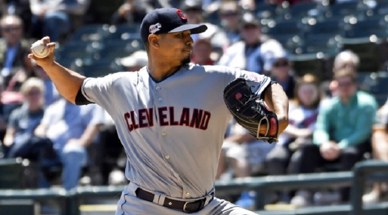 Carlos Carrasco blanqueó a los Medias Blancas en Chicago