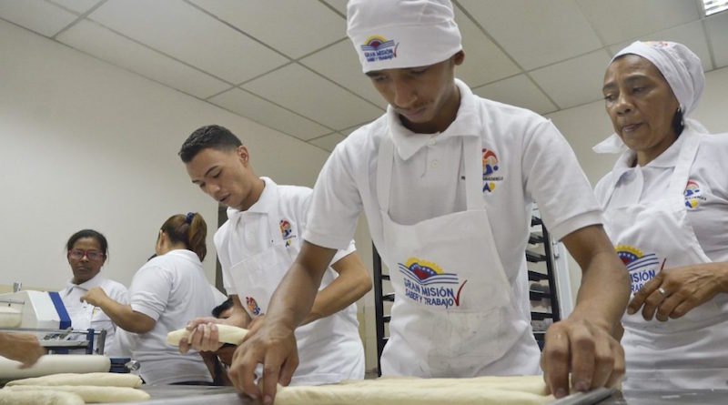 Inauguran Panadería Comunal en urbanismo Omar Torrijos en Caracas