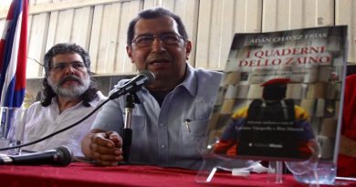 Adán Chávez presenta su libro Cuadernos del morral en Cuba