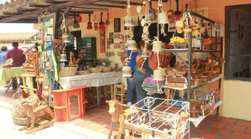 Cátedra Libre de Artesanía se dicta en la UBV