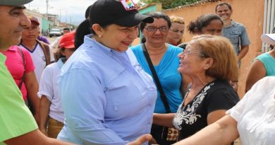 Dotados más de 3 mil 700 larenses de medicamentos en jornada especial de calle