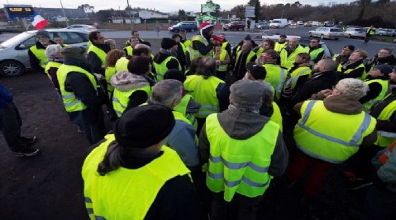 Chalecos Amarillos continúan protestan en París contra Macron
