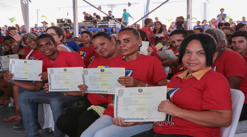 Más de 20 mil nuevos bachilleres egresan este viernes de la Misión Ribas y reciben tabletas
